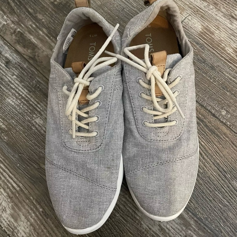 👟 TOMS Gray Casual Sneakers / Size 7.5 / Neutral 👟